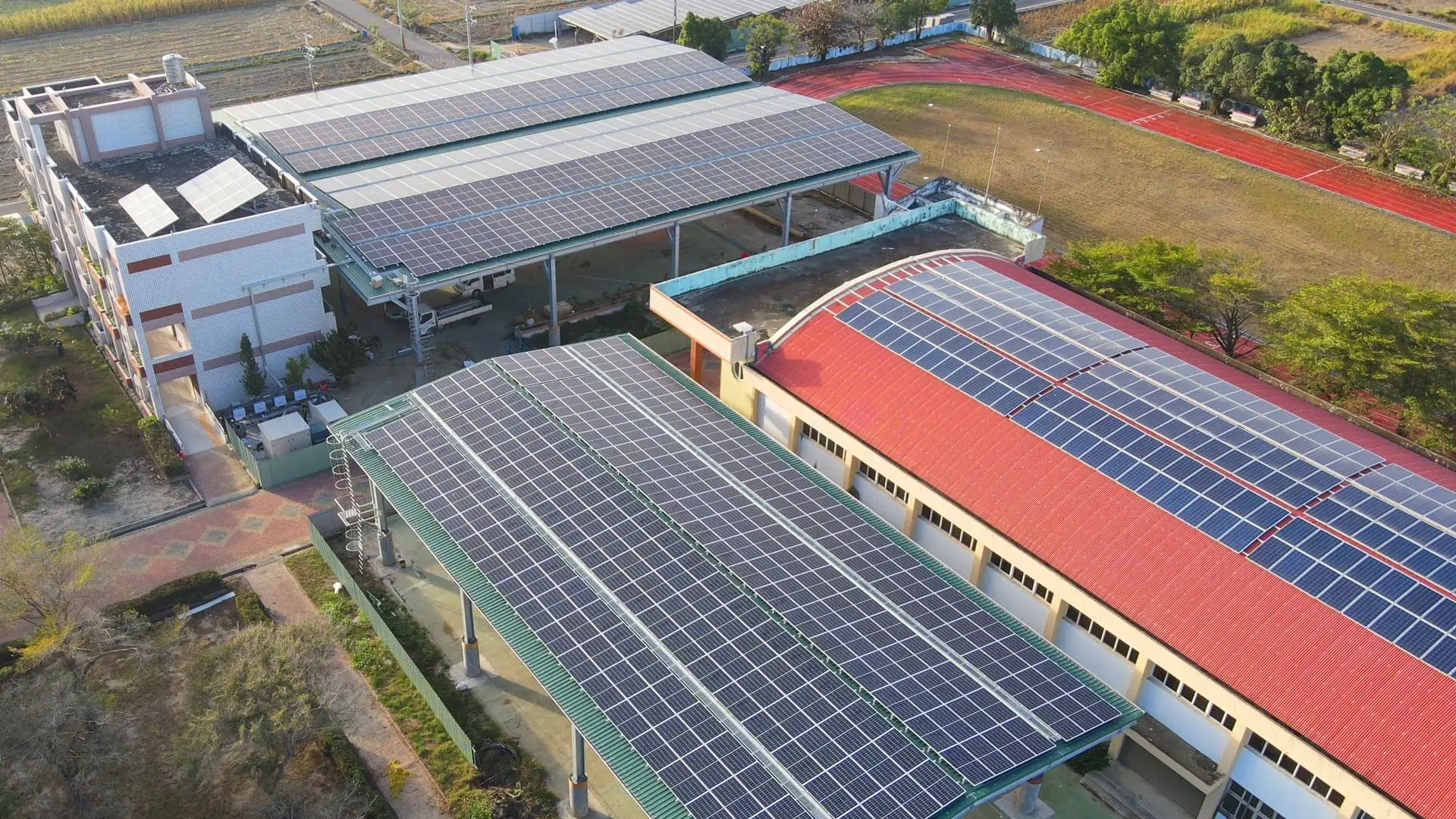 竹橋國中-成功案例-公共建築太陽能板建置-HE-min