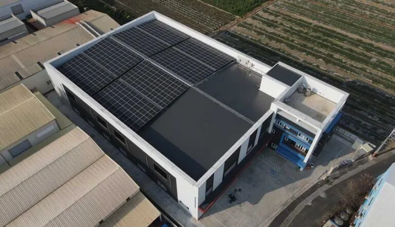 茂鴻電力工廠屋頂太陽能板系統-長孟塑膠-FU-B