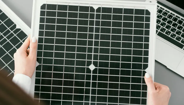 元太智慧公車站牌電子紙，太陽能供電-100%-採再生能源-FU